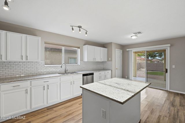 13653 E Oxmoor Valley Drive, Vail, AZ 85641