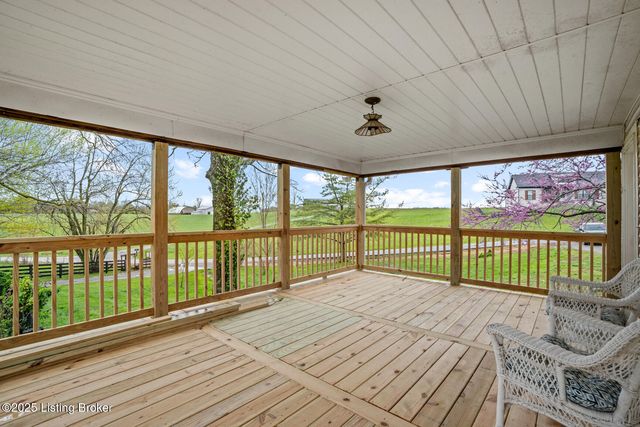1815 Hochstrasser Rd, Fisherville, KY 40023