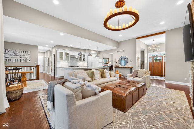 1714 Deer Creek Way, Columbus, IN 47201