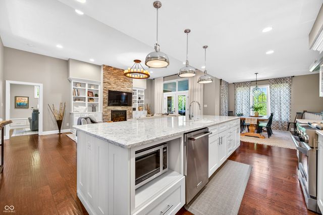 1714 Deer Creek Way, Columbus, IN 47201