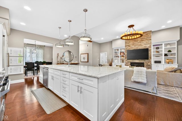 1714 Deer Creek Way, Columbus, IN 47201
