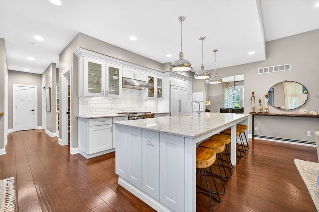 1714 Deer Creek Way, Columbus, IN 47201