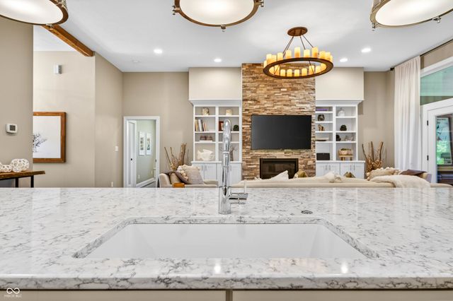 1714 Deer Creek Way, Columbus, IN 47201