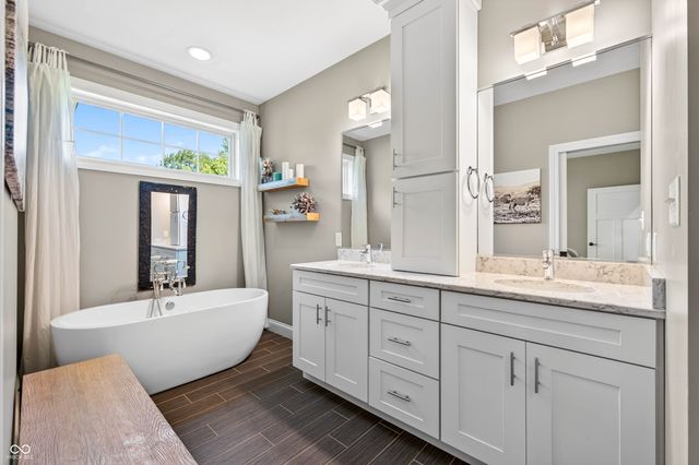 1714 Deer Creek Way, Columbus, IN 47201