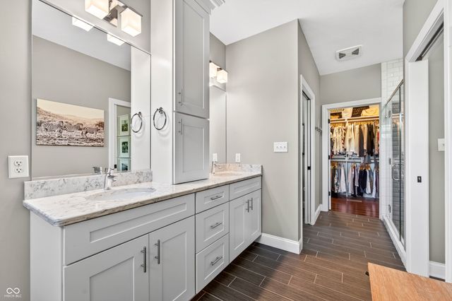 1714 Deer Creek Way, Columbus, IN 47201