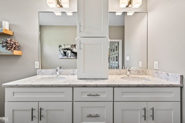 1714 Deer Creek Way, Columbus, IN 47201