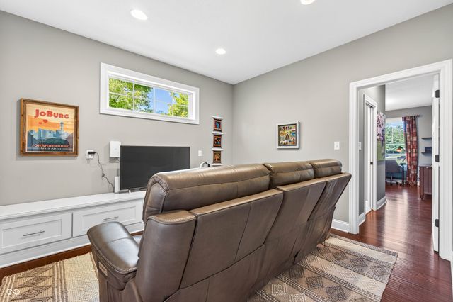 1714 Deer Creek Way, Columbus, IN 47201