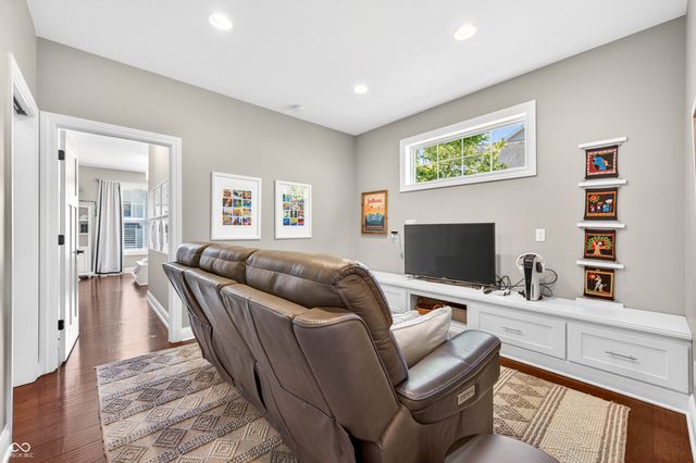 1714 Deer Creek Way, Columbus, IN 47201