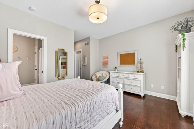 1714 Deer Creek Way, Columbus, IN 47201