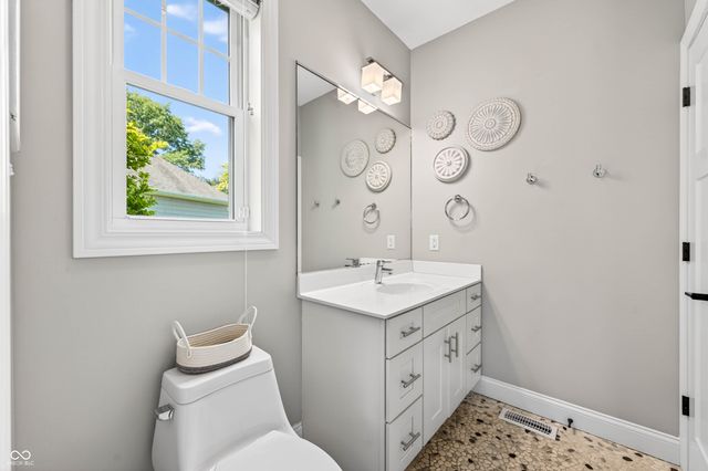 1714 Deer Creek Way, Columbus, IN 47201