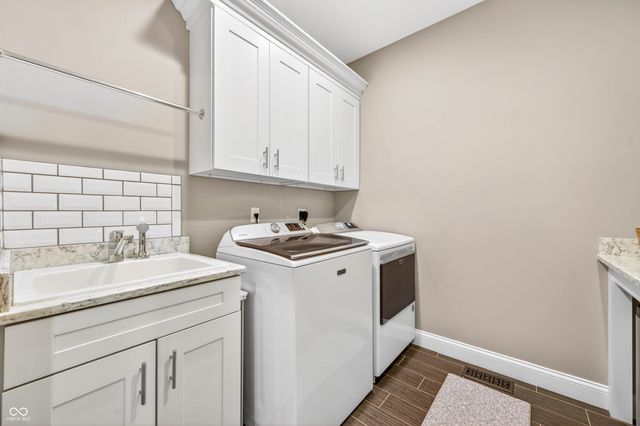 1714 Deer Creek Way, Columbus, IN 47201