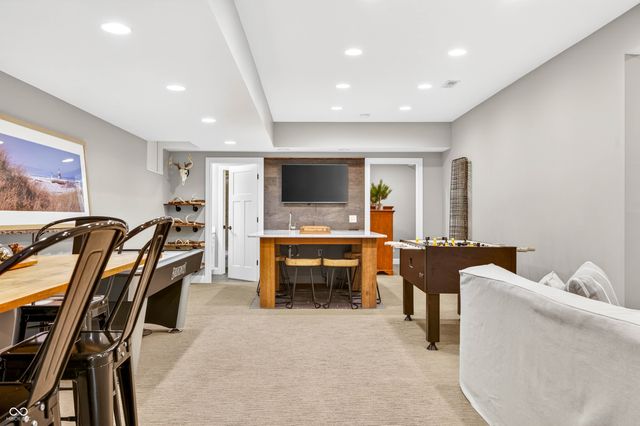 1714 Deer Creek Way, Columbus, IN 47201