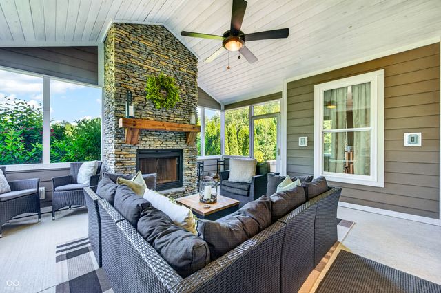 1714 Deer Creek Way, Columbus, IN 47201