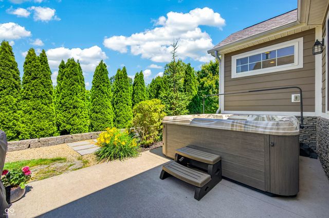 1714 Deer Creek Way, Columbus, IN 47201