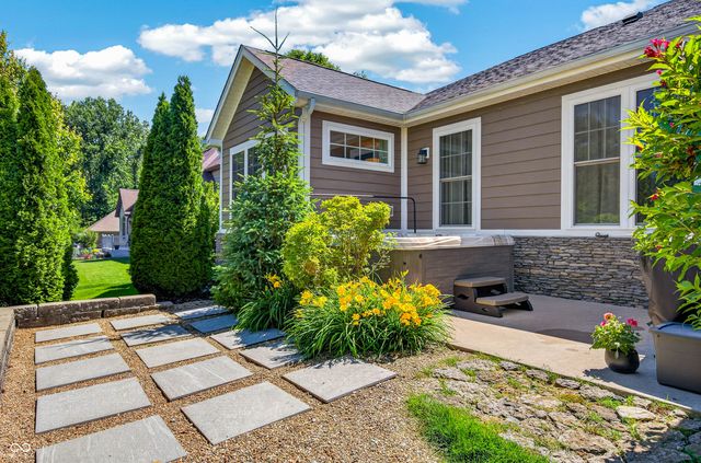 1714 Deer Creek Way, Columbus, IN 47201