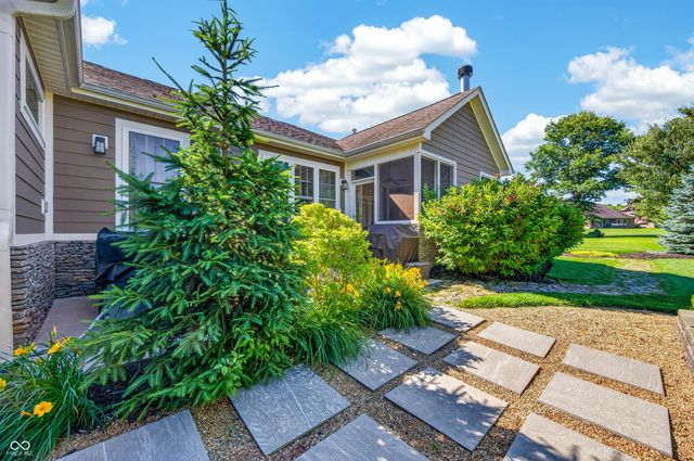1714 Deer Creek Way, Columbus, IN 47201