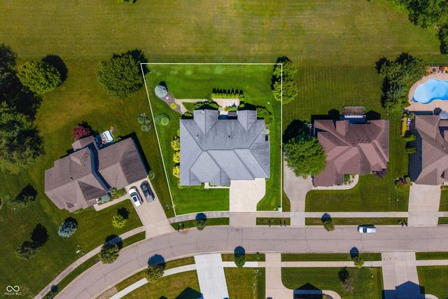 1714 Deer Creek Way, Columbus, IN 47201