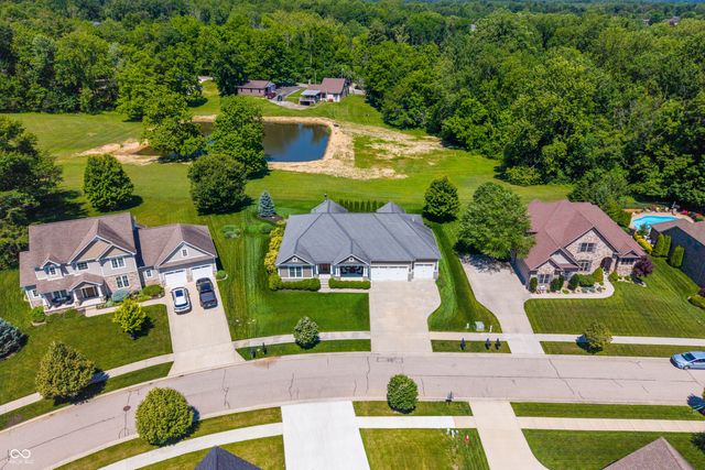 1714 Deer Creek Way, Columbus, IN 47201