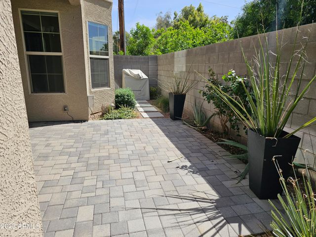 3042 N 33RD Place, Phoenix, AZ 85018