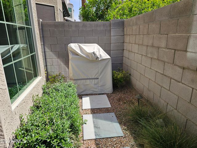 3042 N 33RD Place, Phoenix, AZ 85018