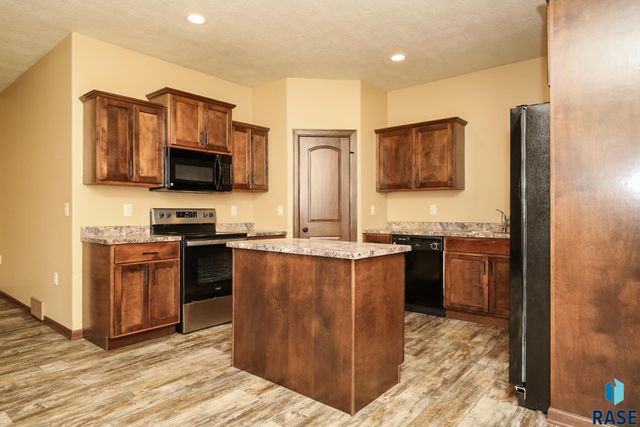 6400 S Keller Cir, Sioux Falls, SD 57108