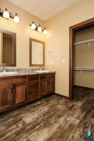 6400 S Keller Cir, Sioux Falls, SD 57108