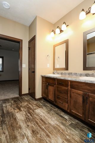 6400 S Keller Cir, Sioux Falls, SD 57108