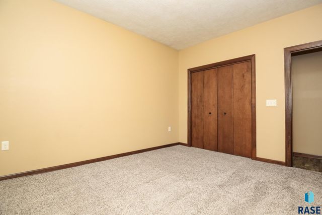 6400 S Keller Cir, Sioux Falls, SD 57108