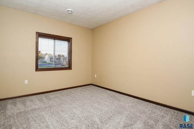 6400 S Keller Cir, Sioux Falls, SD 57108