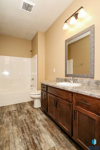 6400 S Keller Cir, Sioux Falls, SD 57108