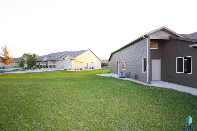 6400 S Keller Cir, Sioux Falls, SD 57108