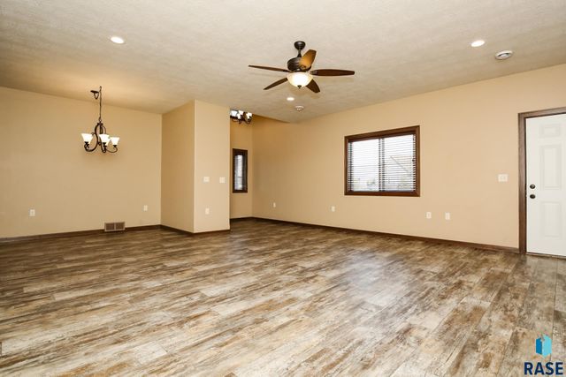 6400 S Keller Cir, Sioux Falls, SD 57108
