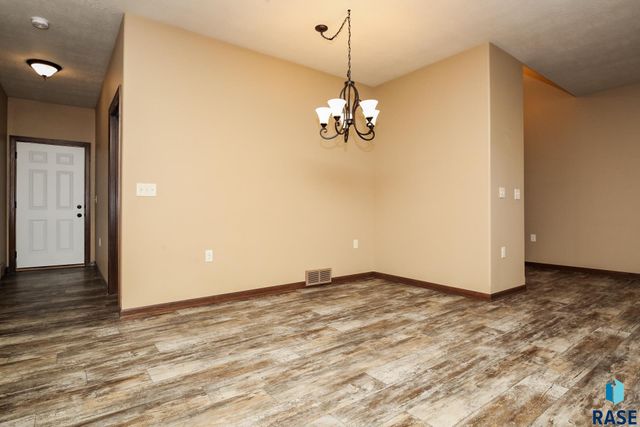 6400 S Keller Cir, Sioux Falls, SD 57108