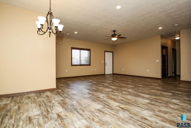 6400 S Keller Cir, Sioux Falls, SD 57108