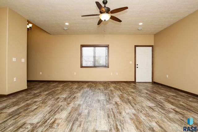 6400 S Keller Cir, Sioux Falls, SD 57108