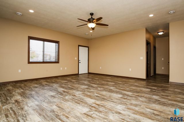 6400 S Keller Cir, Sioux Falls, SD 57108