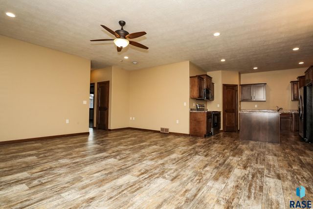 6400 S Keller Cir, Sioux Falls, SD 57108