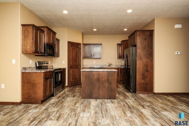 6400 S Keller Cir, Sioux Falls, SD 57108