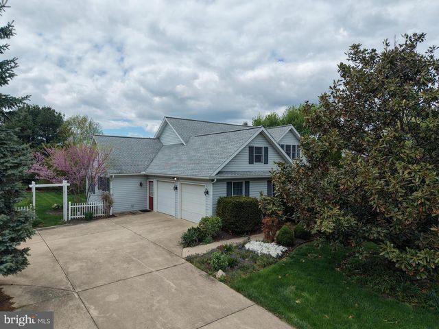 7142 FAIRWAY DRIVE S, Fayetteville, PA 17222