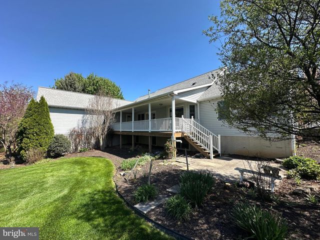 7142 FAIRWAY DRIVE S, Fayetteville, PA 17222