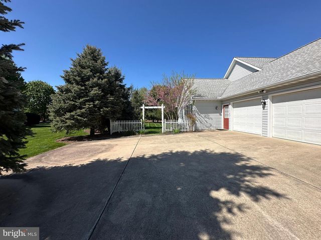 7142 FAIRWAY DRIVE S, Fayetteville, PA 17222