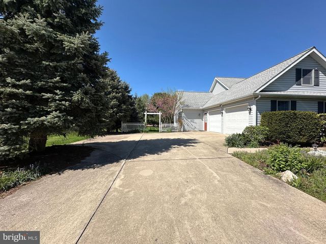 7142 FAIRWAY DRIVE S, Fayetteville, PA 17222