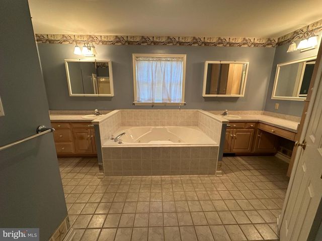 7142 FAIRWAY DRIVE S, Fayetteville, PA 17222
