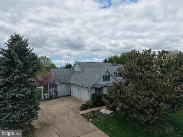 7142 FAIRWAY DRIVE S, Fayetteville, PA 17222