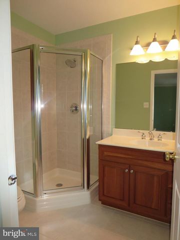 32 CROFTON CMNS, Cherry Hill, NJ 08034