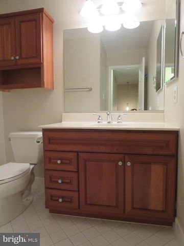 32 CROFTON CMNS, Cherry Hill, NJ 08034