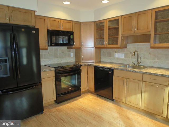 32 CROFTON CMNS, Cherry Hill, NJ 08034