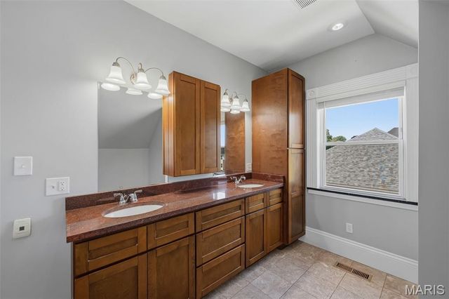 5830 Clemens Avenue, St Louis, MO 63112