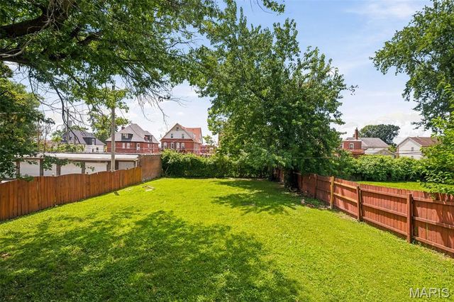 5830 Clemens Avenue, St Louis, MO 63112