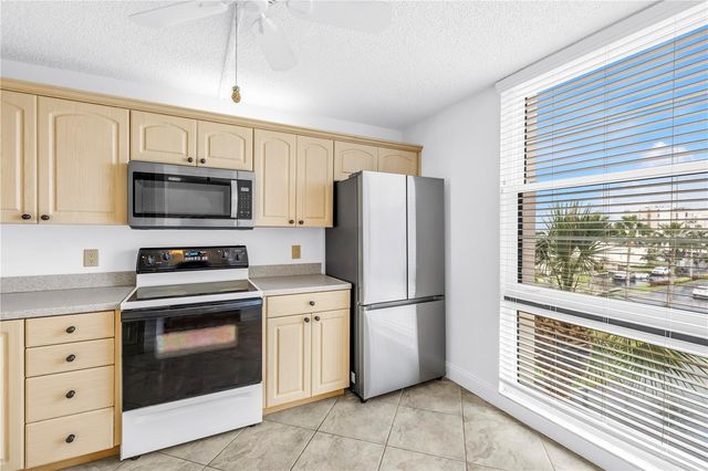 7700 SUN ISLAND DRIVE S 401, South Pasadena, FL 33707